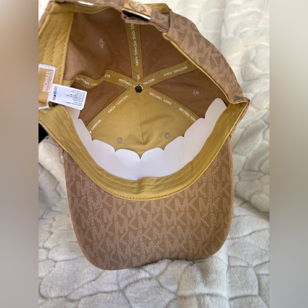 Michael Kors Logo Cap - Picture 8 of 13